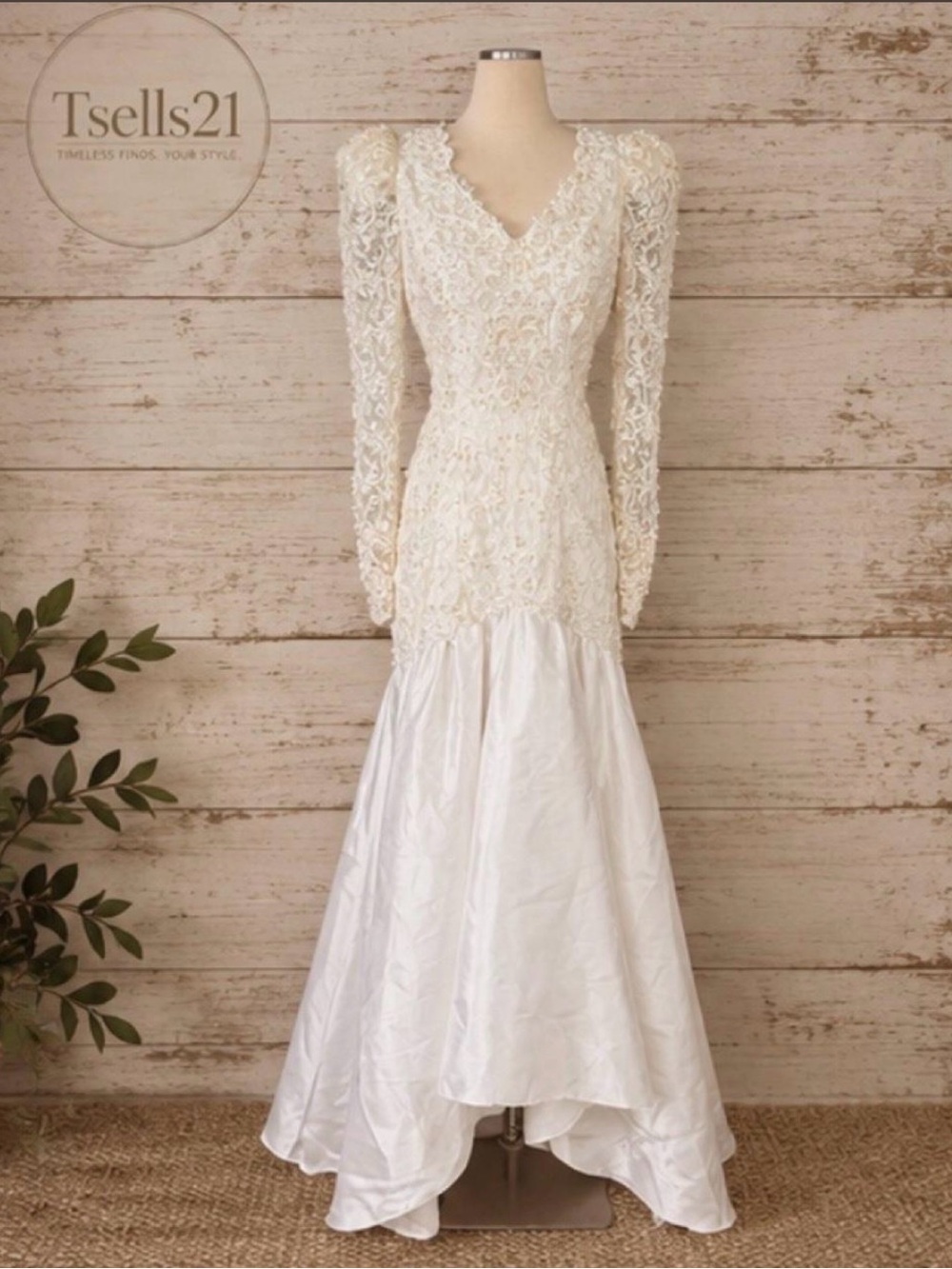 Santa Monica Vintage 1980s Cream Beaded Lace Wedding Gown - Size 14